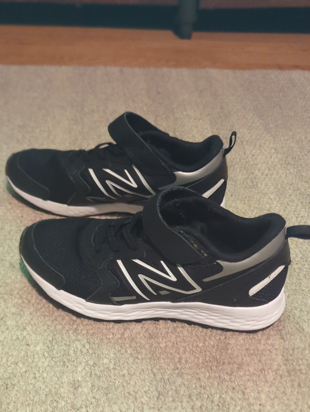 New Balance Fresh Foam 650 Bungee Lace Top Strap Big Kid 'Black Metallic Silver